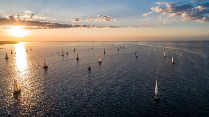   Ein Traum von einer Regatta: die Ærø Rund aus himmlischer Perspektive