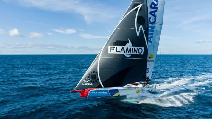 Mast breakage 10 miles before the finish: Sébastien Simon's "Groupe Dubreuil"