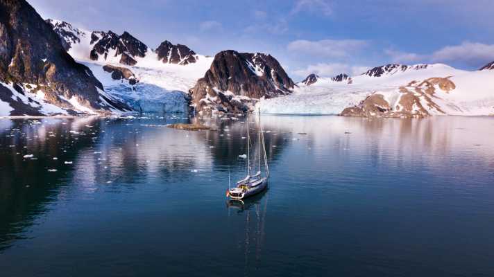 Dr. Peter Kaupke gewann mit seiner Crew 2022 für die Reise mit dem Segel-Schoner „Marevida“ von Kappeln in die Arktis nach Spitzbergen und zurück den Commodore Preis und den Umwelt-Preis. Mehr Infos <a href="https://www.dsv.org/segeln/fahrtensegeln/fahrtenwettbewerb/fahrtenwettbewerb-2022/" target="_blank" rel="noopener noreferrer">hier </a>