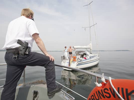 Die Wasserschutzpolizei rückt Skippern auf die Pelle