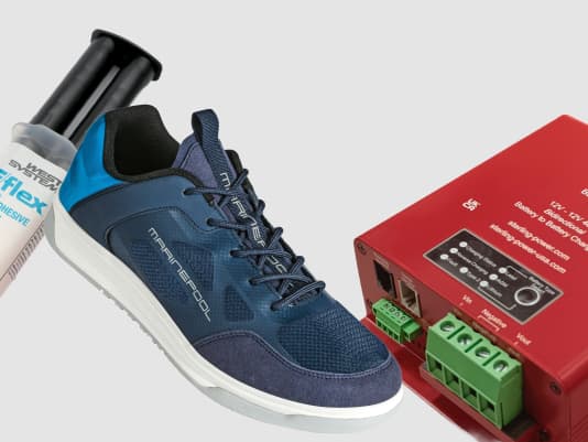 Moderner Bootsschuh, B2B-Lader und Spritze für Epoxidpaste