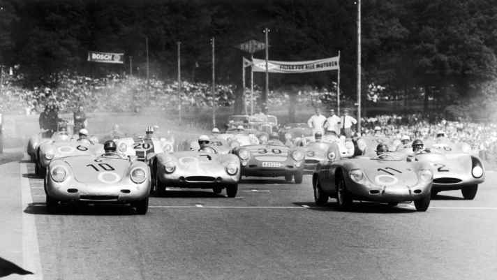 Solitude 1956: Hans Herrmann pilotiert den Porsche 550 A Spyder.