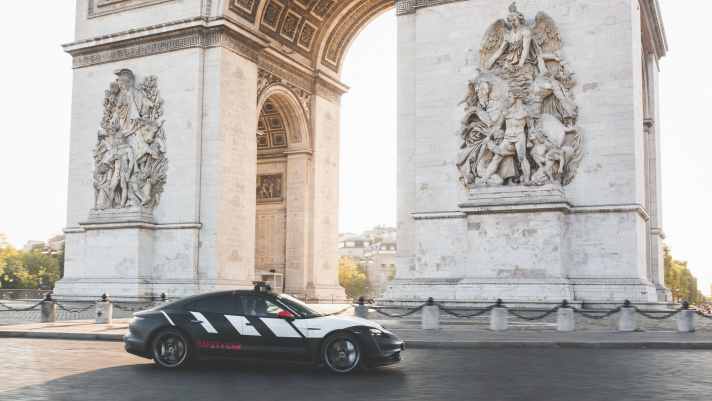 2020_09_355-TaycanSafetyCar-04097-copyright-Mathieu-Bonnevie-1920