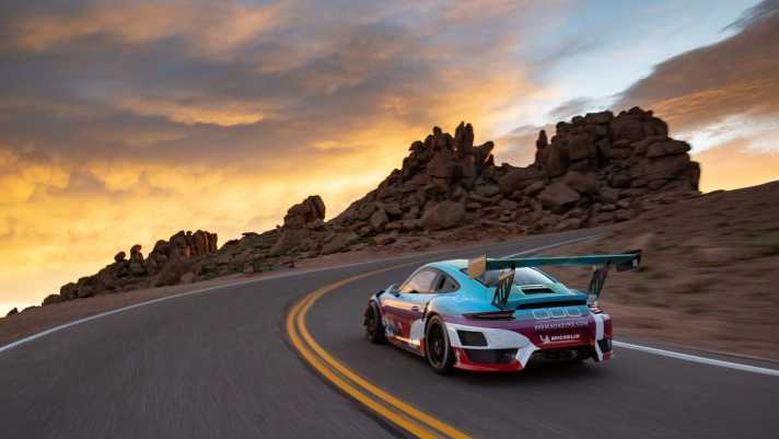 2020_09_b-000-Porsche-GT2-RS-Art-Car-Pikes-Peak-Canyon-Sunset-Back-Of-Car