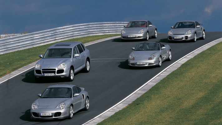 Der Beginn einer großen Erfolgsgeschichte: Der Cayenne (E1) debütiert 2002 als dritte Modellreihe von Porsche nach dem 911 und dem Boxster.