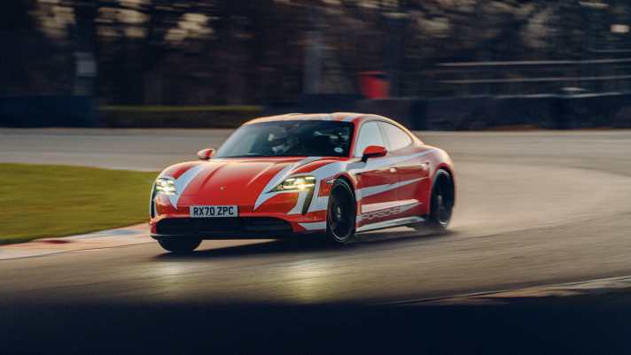 2021_02_Porsche-Taycan-Rekorde-in-Brands-Hatch-1