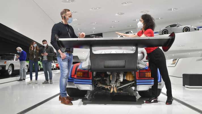 2021_03_Porsche-Museum-Guides