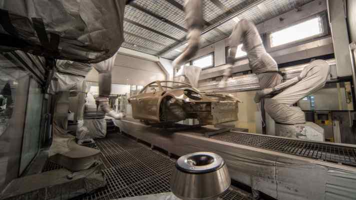 2022_04_Porsche-Farbe-nach-Wahl-gold