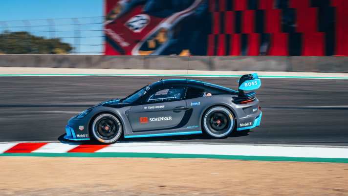 2023_10_Porsche-GT4-e-Performance