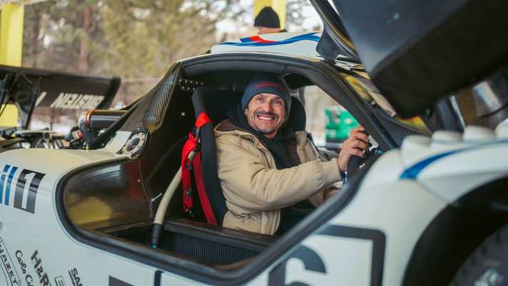 2024_02_Stephane-Ortelli-im-Porsche-911-GT1-beim-Ice-Race-Aspen