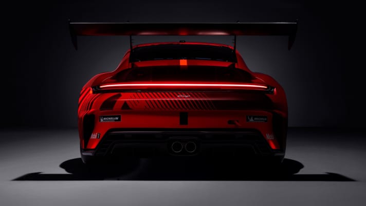 2025_08_322147_1920x1306