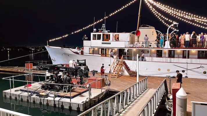 Großes Bohei: Auf dem 38 Meter langen US-Bau aus dem Jahr 1930 schmeißt Drogen-Baronin Griselda in der Netflix-Serie eine Party vor Miami.