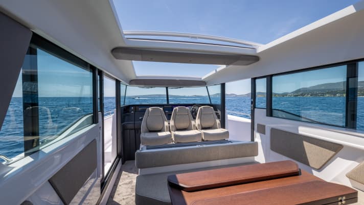 More space than ever and a double-opening fabric roof.