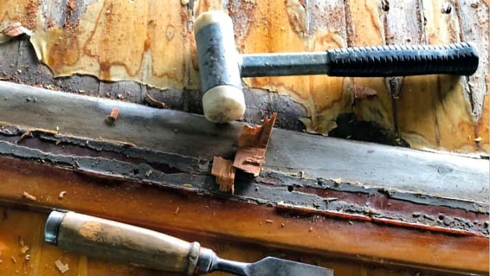 Condition of the wooden parts before renovation.