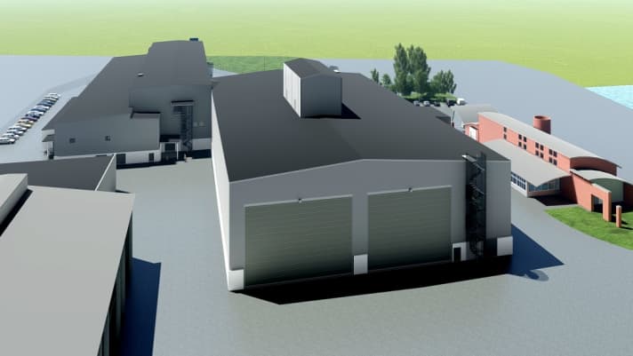 Wasserseitiger Blick auf die alte (vorn) und neue Halle (hinten)