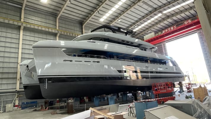 Silver Yachts schweißte und rüstete die 36 Meter lange „SpaceCat” am Werftstandort in China aus.