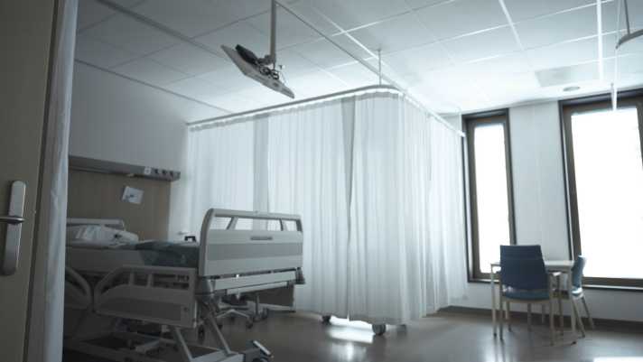 Egal wie ehrgeizig man ist, wann kommt der Punkt, an dem man aufgibt? Im Film teilt Maarten seine harten Erfahrungen aus dem Wasser und Krankenhaus.