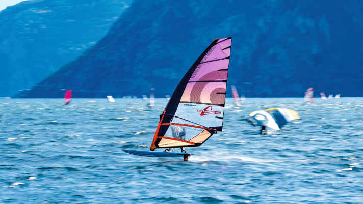 With a freerace foil, you’ll go really fast – but you’ll have to work hard for it