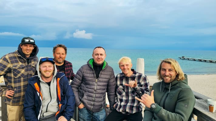 Jörg Müller (MItte) und Thorsten Heu (3.v.l.) kennt fast jeder Gunsails-Kunde.
