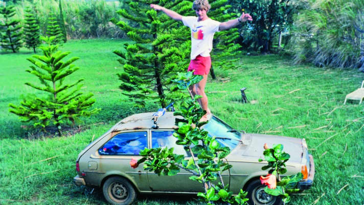 Rechte Seite: Maui war zu Beginn der 80er Windsurf-Neuland. Man hauste im Garten oder am
Secret Spot Camp One