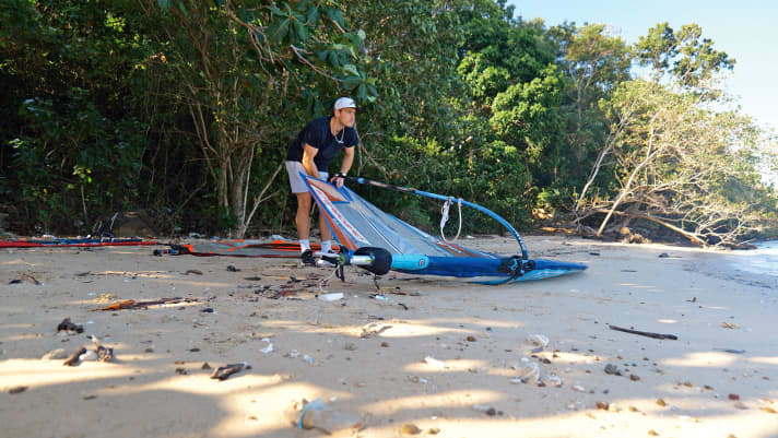 Nicos Job als Produktentwickler und Tester für die neuen Boards ist vermutlich für viele Windsurfer ein Traum.