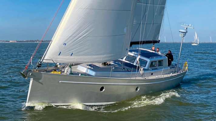 Lunghezza 12,78 m; larghezza 4,19 m; peso 13,0 tonnellate; da 1.065.000 euro