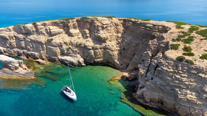 
Private bay. Anchorage off Lipsi, more precisely the steep rocky outcrop of Makronisi
