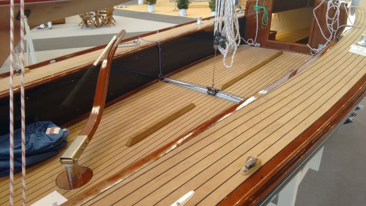   The long, fairly flat cockpit