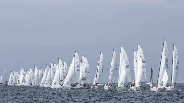   Grande campo di partenza al Campionato Europeo J70: le 91 barche hanno regatato in due gruppi per il titolo di Campione Europeo nella classe Bundesliga Boom