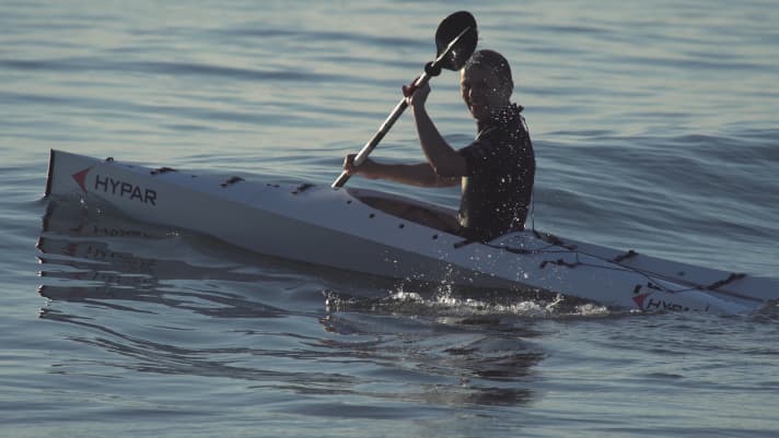   The Hypar has a vertical bow and a very flat and wide stern