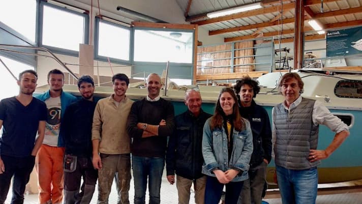   L'équipe Bathô du chef de chantier Didier Toqué (à droite)