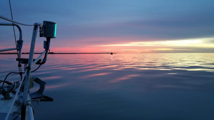   Die Schleuse Kornwerderzand im Abendlicht