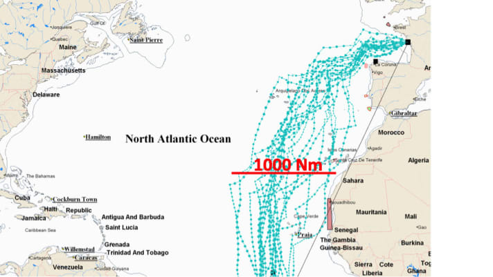   Figure 4: The ensemble routing according to GFS, an iteration to determine the probability of different weather scenarios, shows little agreement in the forecast from Tuesday onwards. In a west-east direction, the routes deviate from each other by up to 1000 nautical miles. For skippers, this means waiting and analysing further until a clearer picture emerges