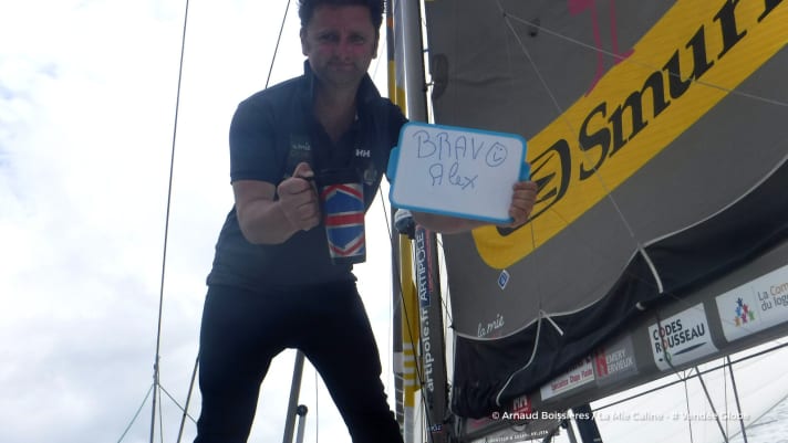   Die Konkurrenz gratuliert: Arnaud Boissières zollt der Leistung von Alex Thomson Respekt