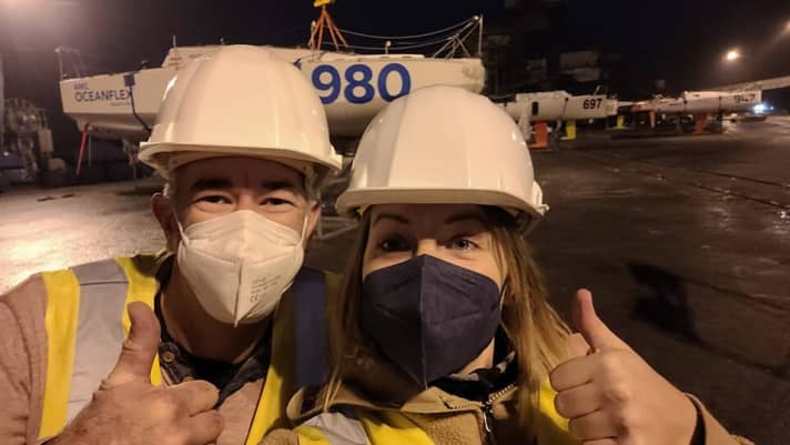   Lisa Berger et son compatriote Christian Kargl devant la Mini déjà testée qui va maintenant la servir