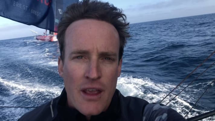   Back in the Imoca class and determined to make it to the start line of the Vendée Globe 2024/2025: the likeable New Zealander Conrad Colman was in tenth place on Wednesday morning, 160 nautical miles behind leader Dalin