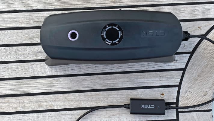   Central unit. Inputs and outputs are located on the side, the controls on top of the device, which contains a lithium battery