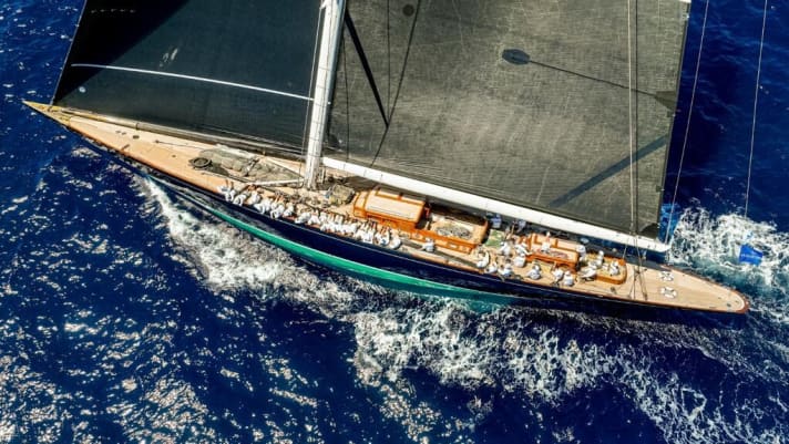   Die J8 "Topaz" aus himmlischer Perspektive