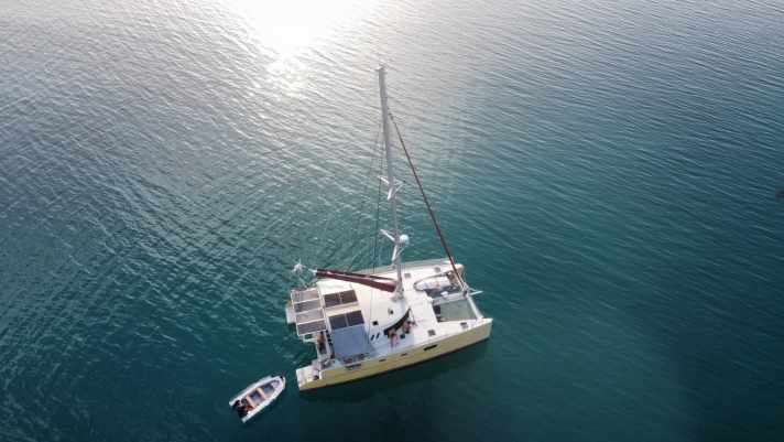 Depuis 2023, le couple vit sur un catamaran de type Galileo 41.