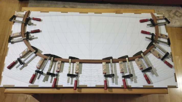 Laminating of frames on a frame plan on a scale of 1:1