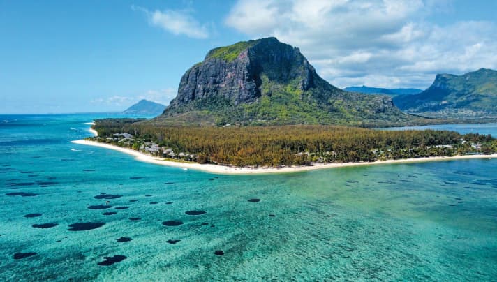The mountain Le Morne Brabant is the unmistakable landmark of the region.