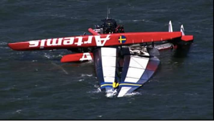   Ein Bild der tragischen Kenterung am 9. Mai 2013 in der Bucht von San Francisco: Damals verlor Andrew Simpson sein Leben
