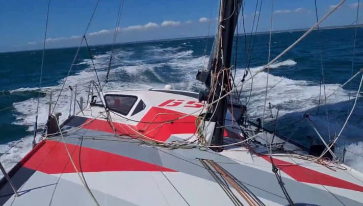   A poppa solo acque bianche. Simis Class 40 "Banque du Leman" in modalità alta velocità