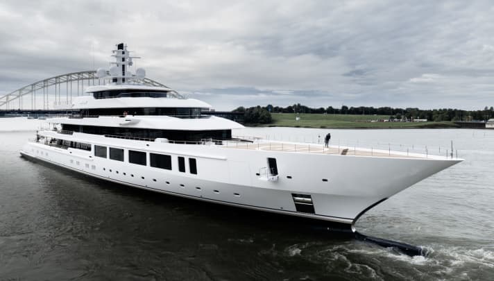 Familiar lines: The Espen Øino-Exterior is very similar to the 90-metre "DreAMBoat", which Oceanco delivered in 2019. The interior of the new flagship was designed by the Dutch Sinot studio. | s.