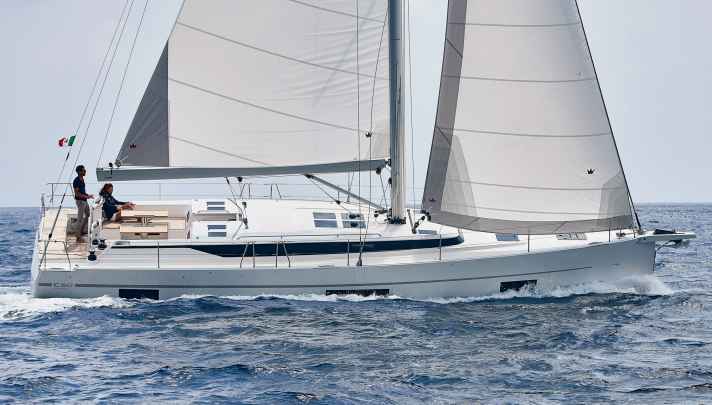 Bavaria C50 : longueur 14,99 m ; largeur 5,00 m ; poids 15,4 t ; à partir de 475.760 euros.