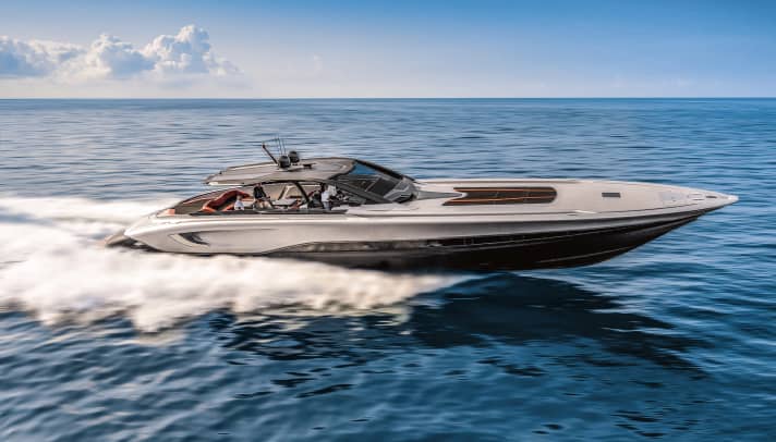 Victory Design: Mit „Bolide“ sprintet ein 73 Knoten schnelles Vollcarbon-Format aus Brunello Acampora-Rechnern in den Port Hercule.