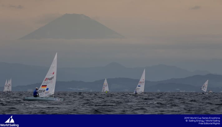   Cette belle impression a été capturée par le photographe Jesus Renedo au large d'Enoshima.