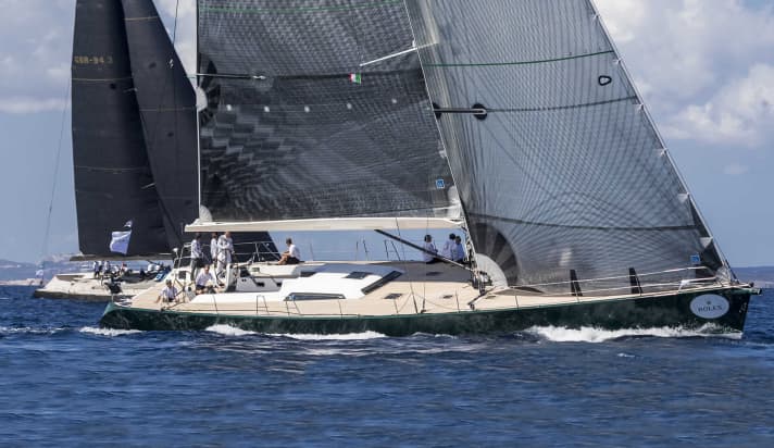 Sportlich, aber nicht überehrgeizig: Die Crew von "Genie of the Lamp" geht es während des Rolex Maxi Yacht Cup etwas ruiger an. | n.