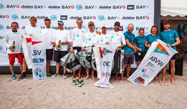   Les trois meilleures équipes de deuxième division à Travemünde : Les leaders du championnat du Konstanzer Yacht-Club ont relégué l'ASV Warnemünde et le Lübecker Segler-Verein von 1885 à la deuxième et troisième place.