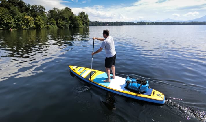 Die Transportmöglichkeiten sind gigantisch und auch Paddler von nur 80 Kilo kommen mit dem breiten Board flott voran.